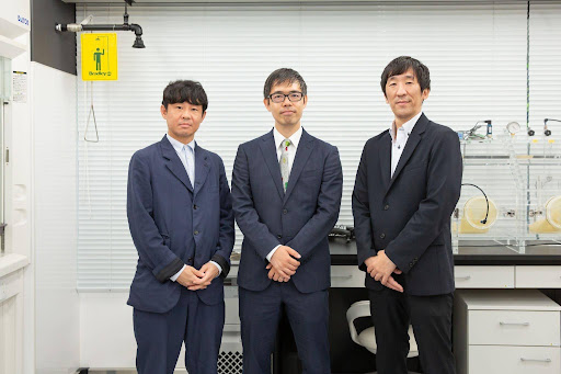 数年がかりの自社ラボ建設か、月数十万円のシェアラボか。堀内硝子の答え